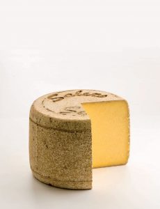 Le fromage AOP Salers rejoint la Filière qualité Carrefour