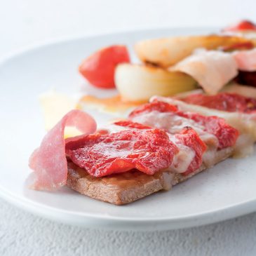 Sablé au Cantal jeune et tomates confites