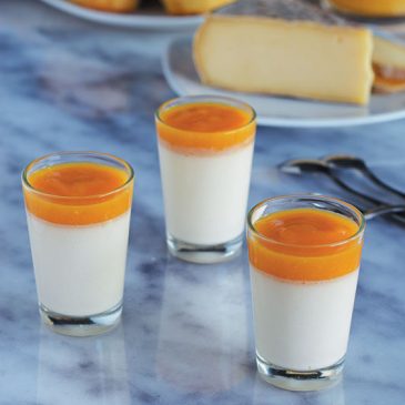 Panna Cotta au Saint-Nectaire et coulis de tomates et poivrons