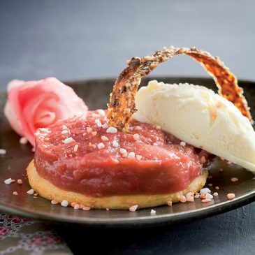 Sablé au Cantal jeune, rhubarbe et sorbet au Cantal jeune