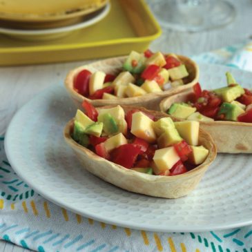 Petites barquettes de salsa d’avocat, tomates et Saint-Nectaire