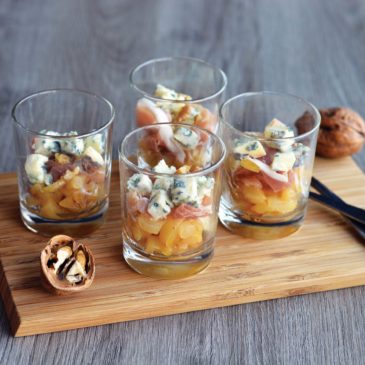 VERRINE DE POIRE, JAMBON CRU, NOIX ET FOURME D’AMBERT