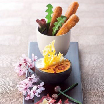 Frites de Cantal jeune, verrine de carottes au Cantal entre-deux, carpaccio de bœuf au Cantal vieux