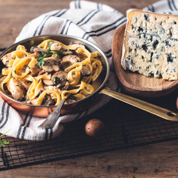 Tagliatelles au poulet et sauce crémeuse au Bleu d&rsquo;Auvergne