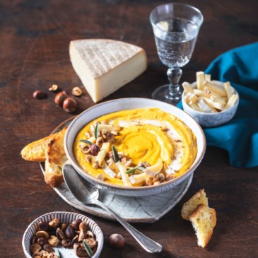 Velouté de carottes au Saint-Nectaire laitier, noisettes et épices douces !